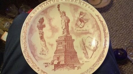 Vintage 1950's Bedloe's Island Commerative Plate.