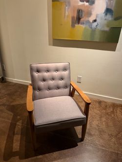 Mid Century Modern Style Chaur with gray tufted fabric back