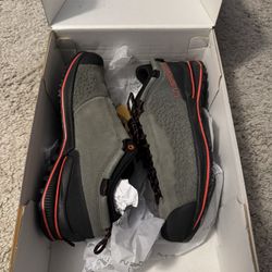 La Sportiva Approach Shoes (brand new)