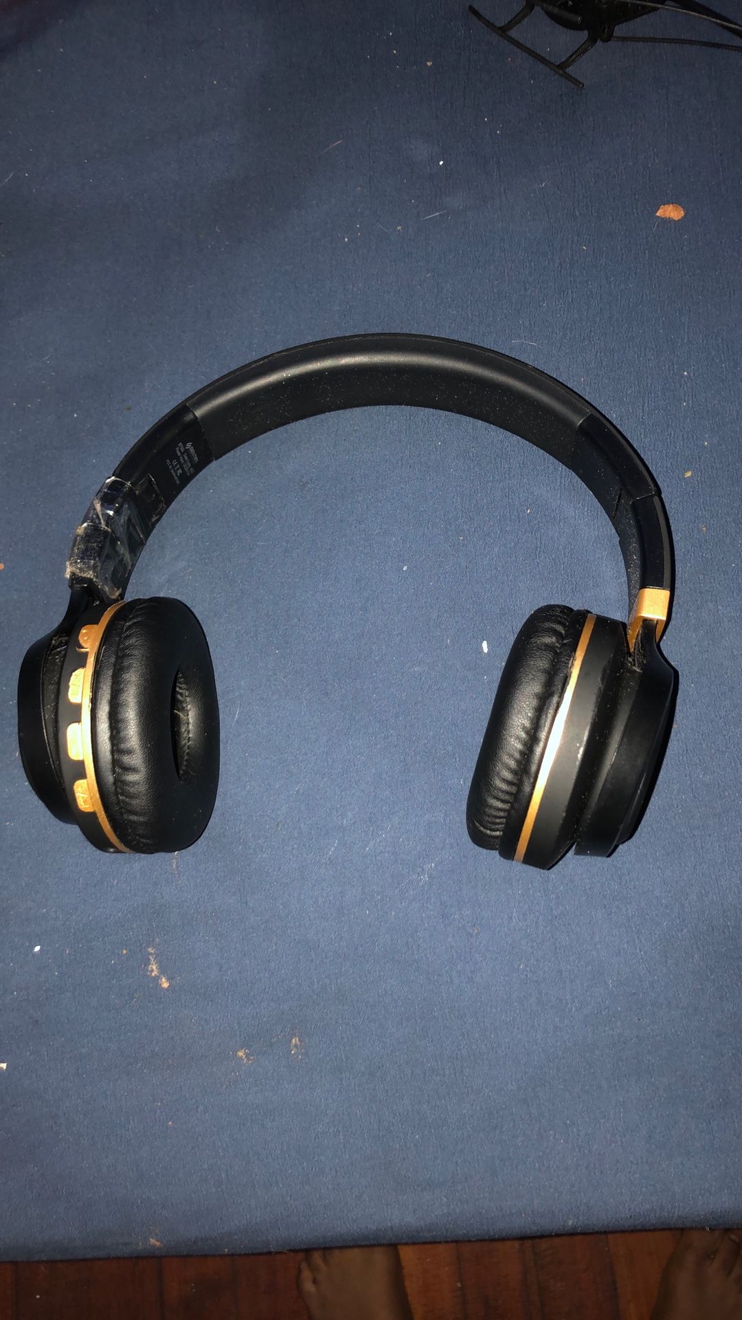 Headphones 