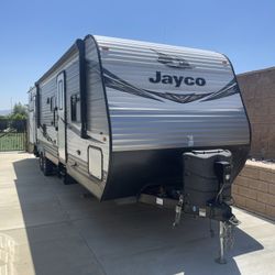 2019 32-foot Jayco Jayflight Travel Trailer