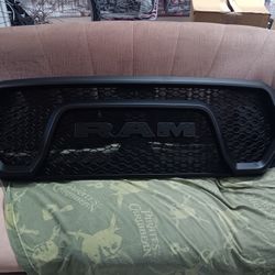 Front Grill Black 2019 To https://offerup.com/redirect/?o=MjAyMi5Eb2RnZQ== Ram 1500. NOT FIT REBEL,LONGHORN, TRX & LIMITED MODEL.