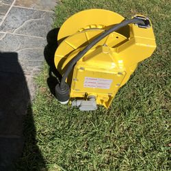 Electrical Extension Cord Retractable  Used in good condition, frame is made of heavy duty aluminum.