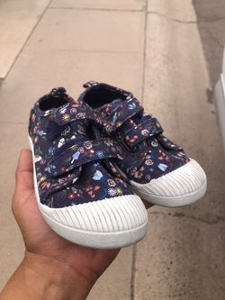 Size 11 child’s girls shoes
