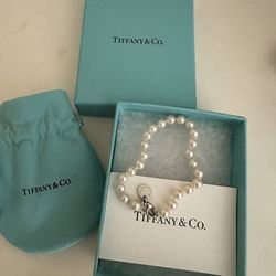 Authentic Tiffany pearl Bracelet 