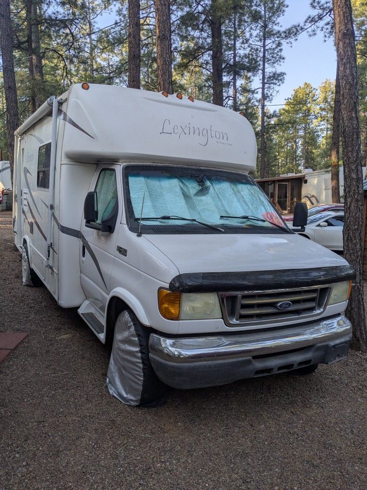 2005 Forest River Lexington 235