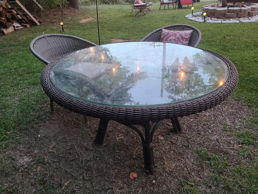 Outdoor 60" Glass Top Wicker Table