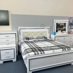 Allura Silver Panel Bedroom Set
Homelegance 4 Piece $10 Down Payment Financing and delivery Available 