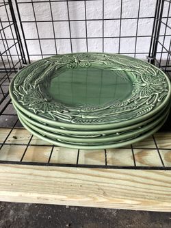 Set of 4 large plates serving or dinner