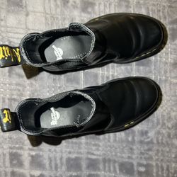 Black Chelsea Platforms !