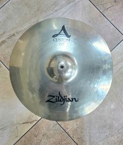 Zildjian a custom crash 18 drum cymbal like new !!! $230 or best offer !!
