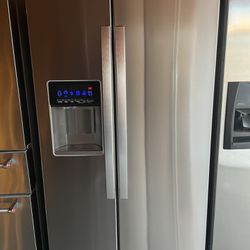 Whirlpool Stainless Steel Fingerprint Resistant Side By Side Freestanding Refrigerator 