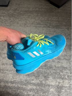 Size 9 Basketball Shoes - Dame 8