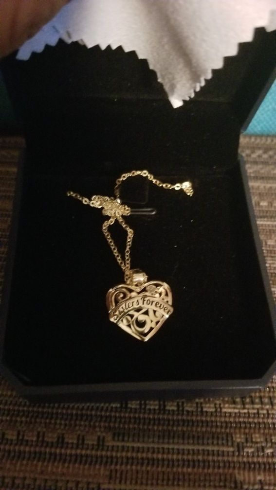 Sister Heart Necklace for Sale in Barstow, CA - OfferUp