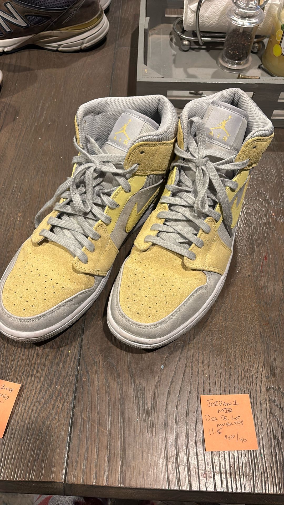 Jordan 1 Mids