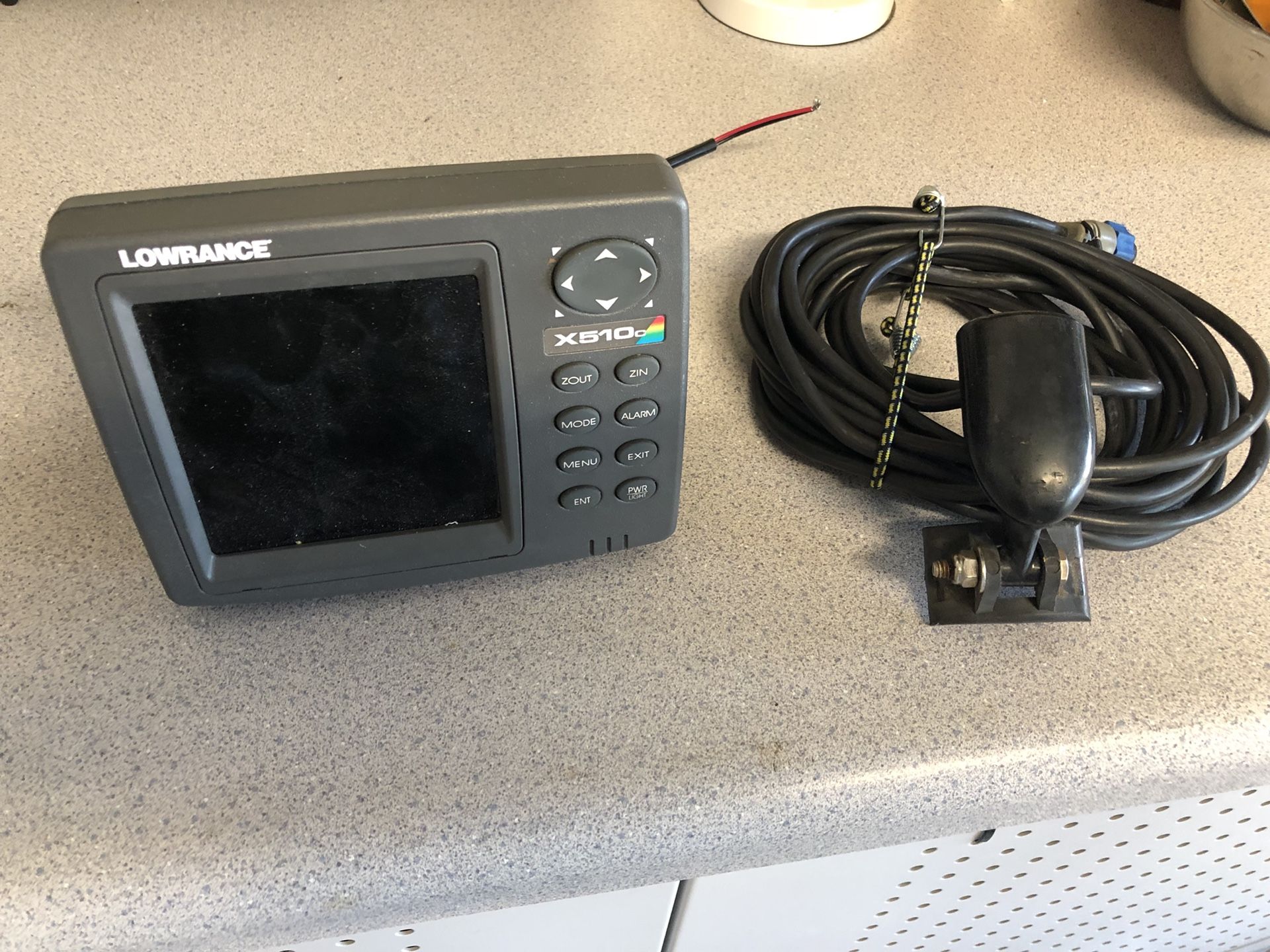 Lowrance x510c fish finder and skimmer transducer