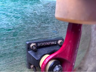 Skateboard thunder trucks spitfire wheels