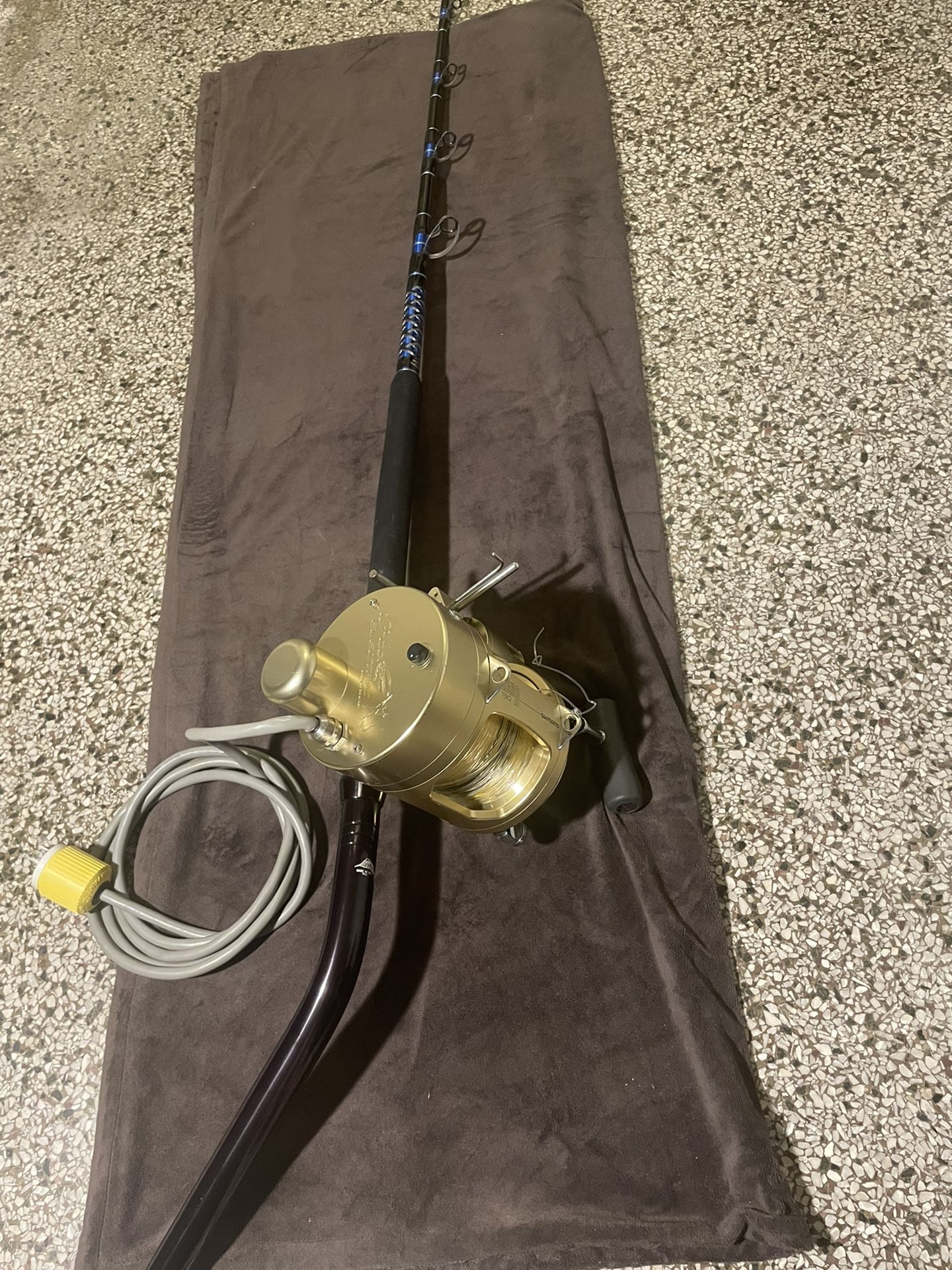 Mint Hooker Electric Tiagra 130W On Custom Stalker Outfitters Daytime Sword Rod