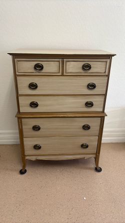Vintage 5 drawer dresser