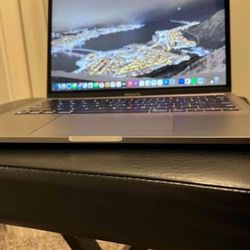 Apple Pro 16 Laptop 
