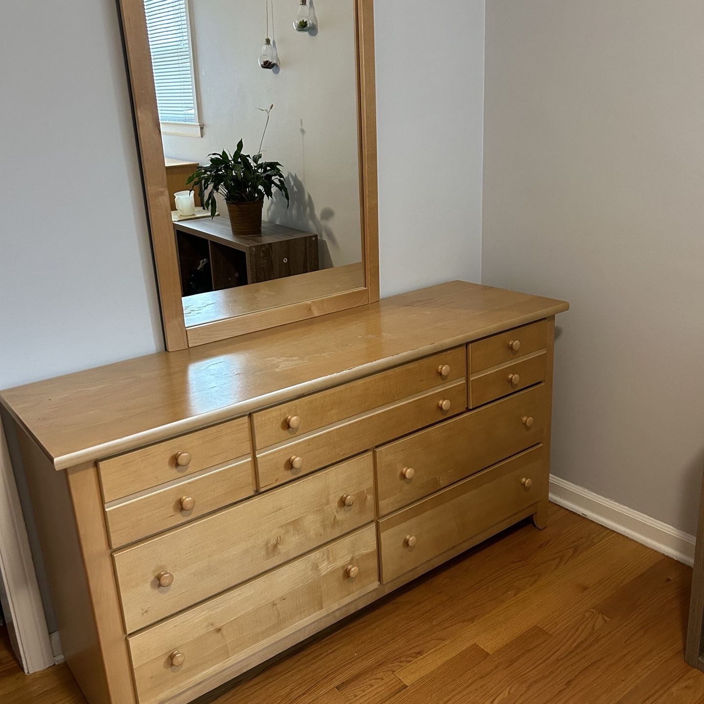  BEAUTIFUL Maple Wood- Bedroom Set