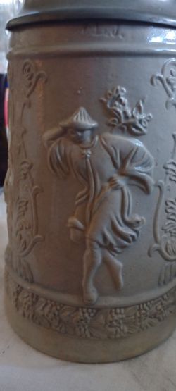 Antique German 1L Beer Stein High Relief Pottery stein Zur Erinnerung Inlay lid