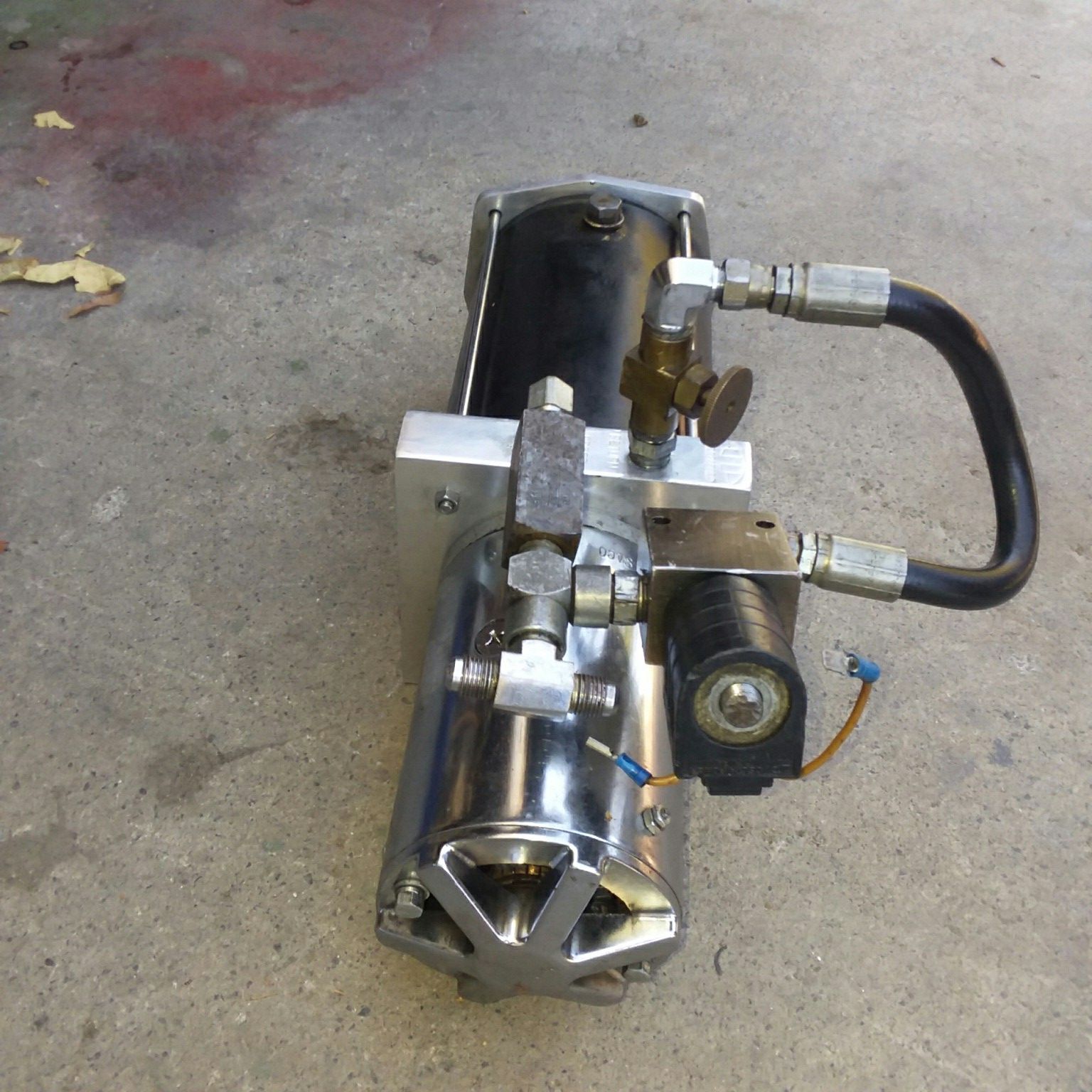Lowrider hydraulic gate pump