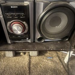 Sony Radio Subwoofer And 2 Speakers