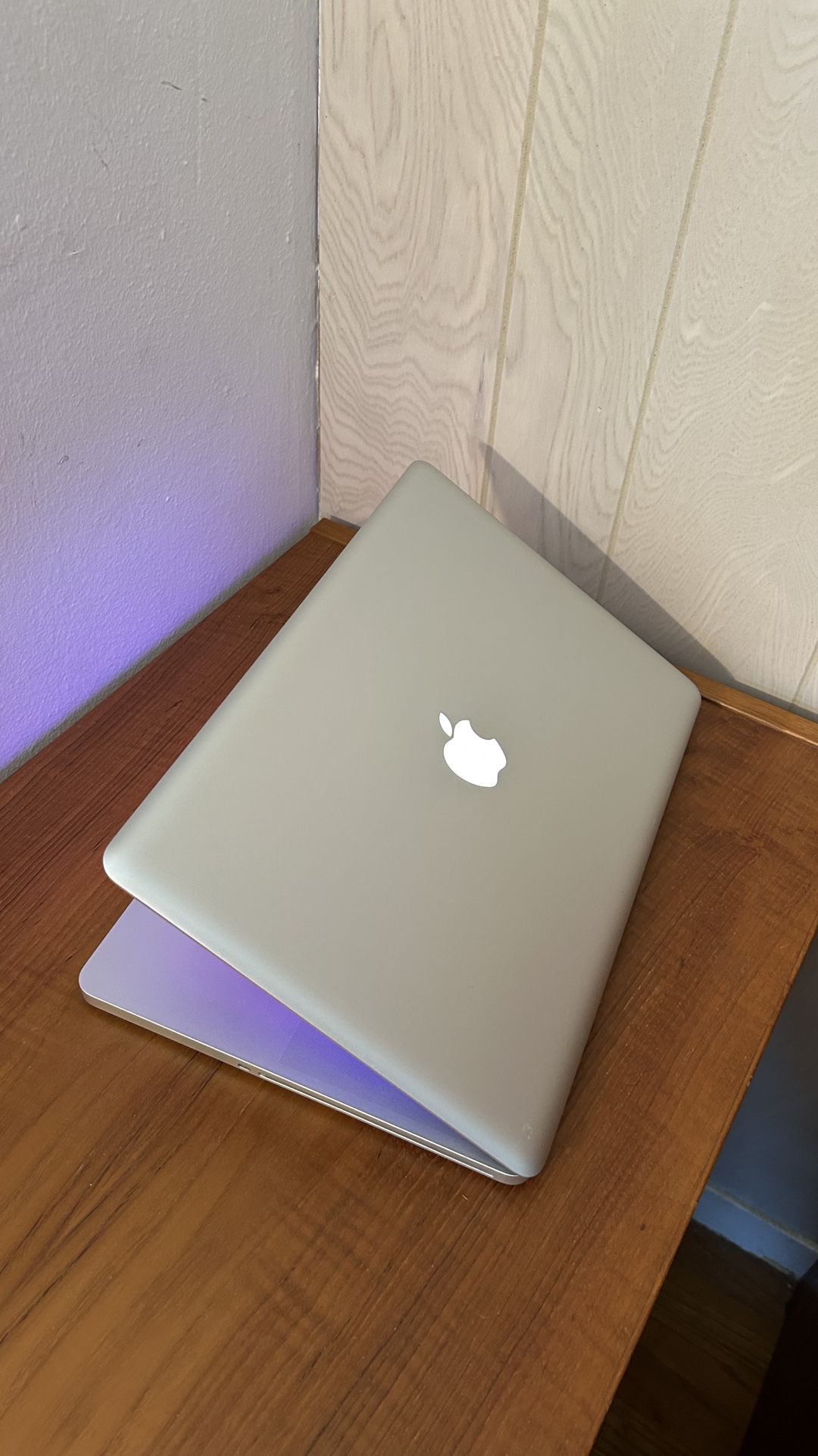 Apple MacBook Pro 15” I7/8GB/256GB SSD $175