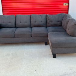 DARK GRAY SECTIONAL COUCH IN GREAT CONDITION - DELIVERY AVAILABLE 🚚