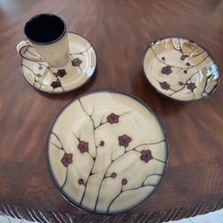 8 Plate dinner setting