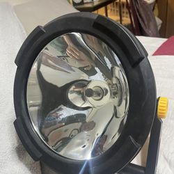 10,000.000 candle power spot light / portable light also