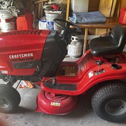CRAFTSMAN Riding Lawn Mowe
