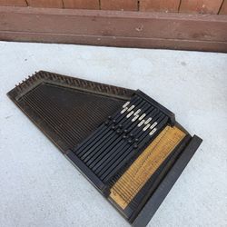 Harpsacord Antique. Vintage Oscar Schmidt Autoharp