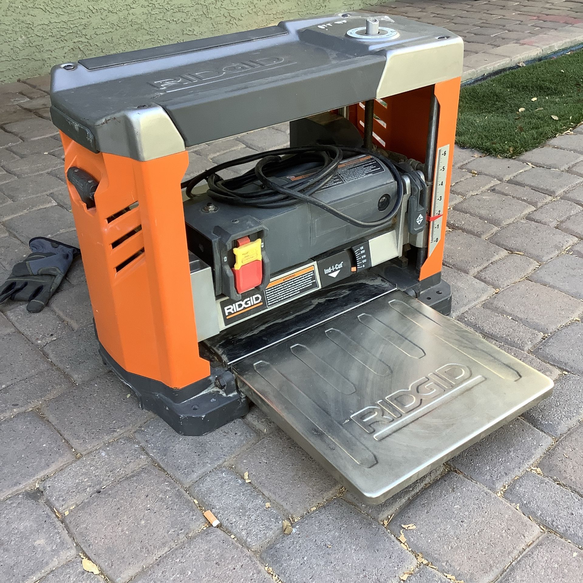 RIDGID R4331 13-Inch Thickness Planer