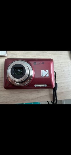 Kodak PIXPRO F255 Digital Camera Red Excellent Condition Charger Strap Lot