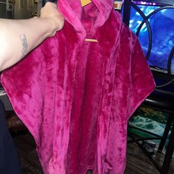 Warm and Cozy fuschia pink young girls over the shoulder blanket shawl in like new condition located Off lake mead and Simmons area asking $5