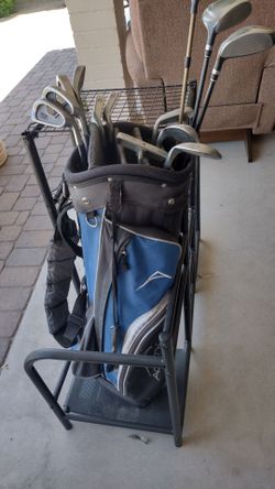 Complete set of men's golf clubs