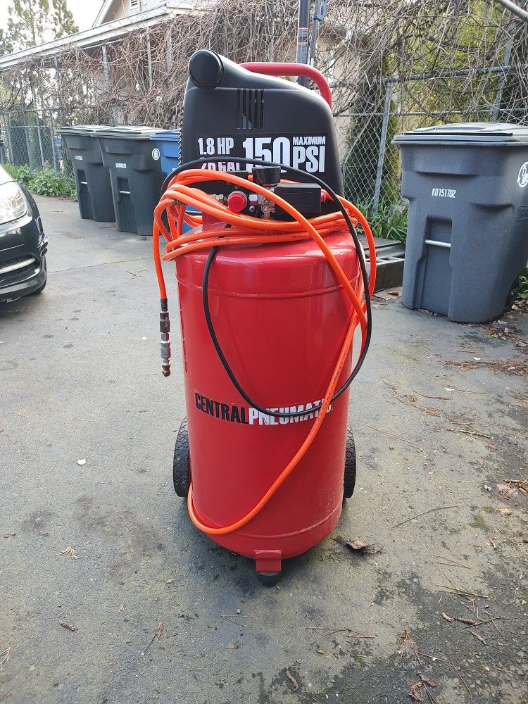 Central Pneumatic Air Compressor 1.8HP 26GAL 150PSI
