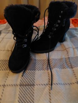 Guess boots size 10