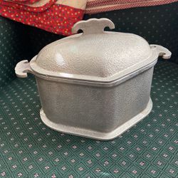 Guardian Service Vintage Cast Metal Heart Shaped Pot Pan