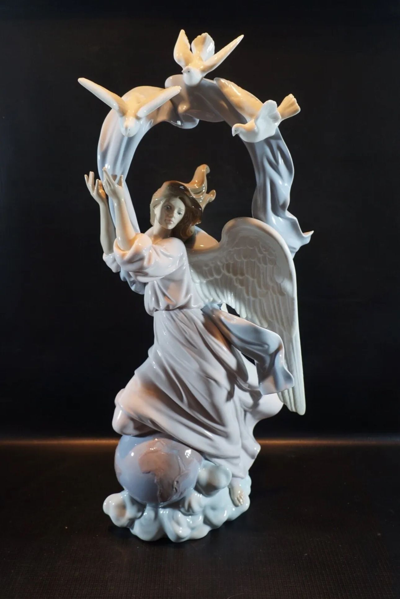 Lladro  Vision of Peace Figurine #1803 Original Box