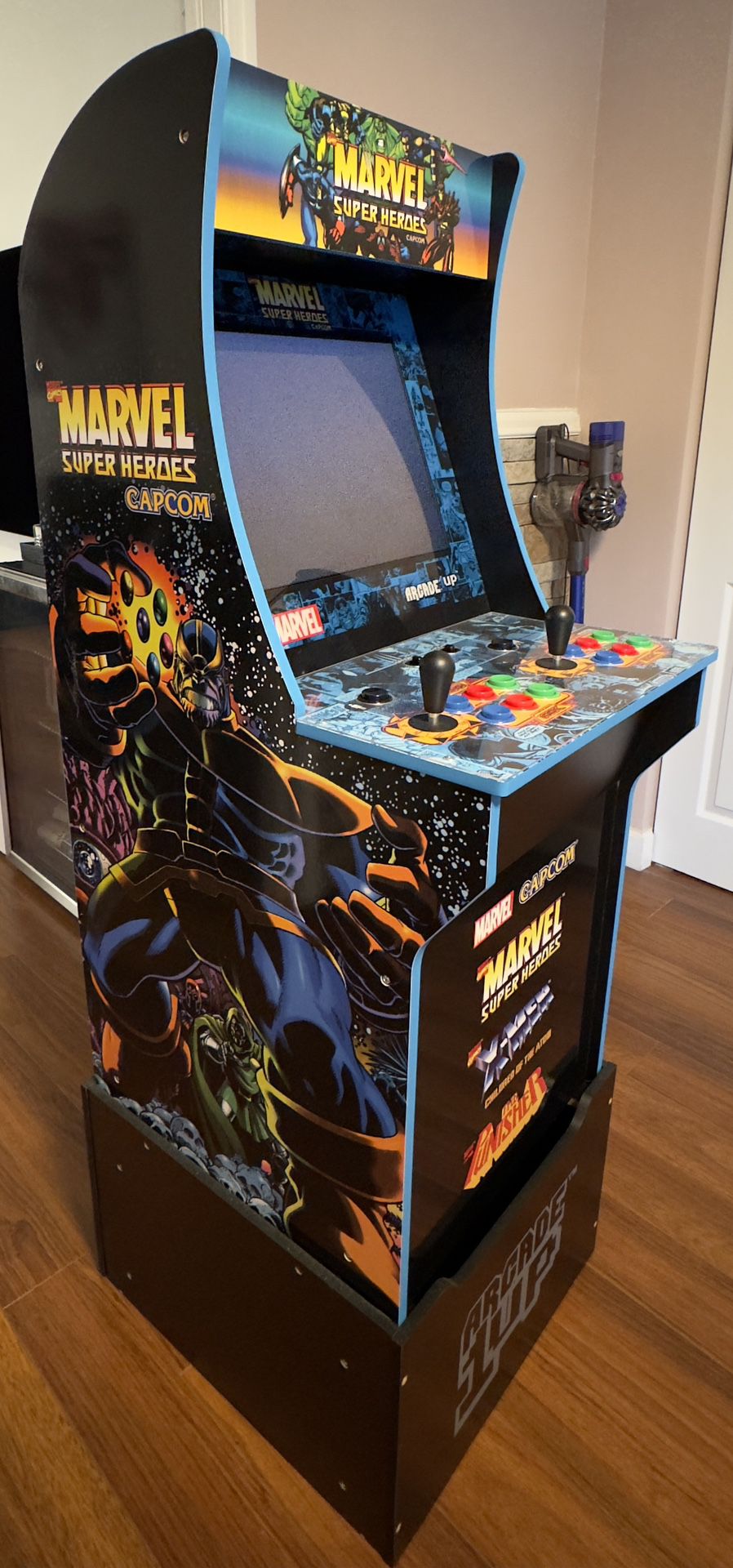 Arcade 1UP Marvel Super Heroes w/ riser