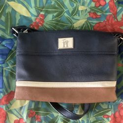 Stylish, Durable And Functional Purse