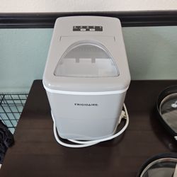 Frigidaire Ice Maker