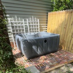AquaRest 4 Person Hot tub 