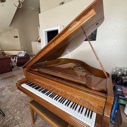 Baby Grand Piano By SAMICK