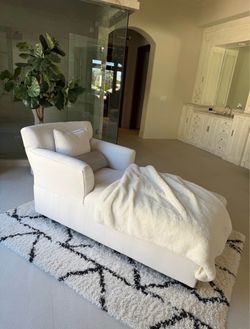 Ultra-Comfortable Modern Off White Chaise