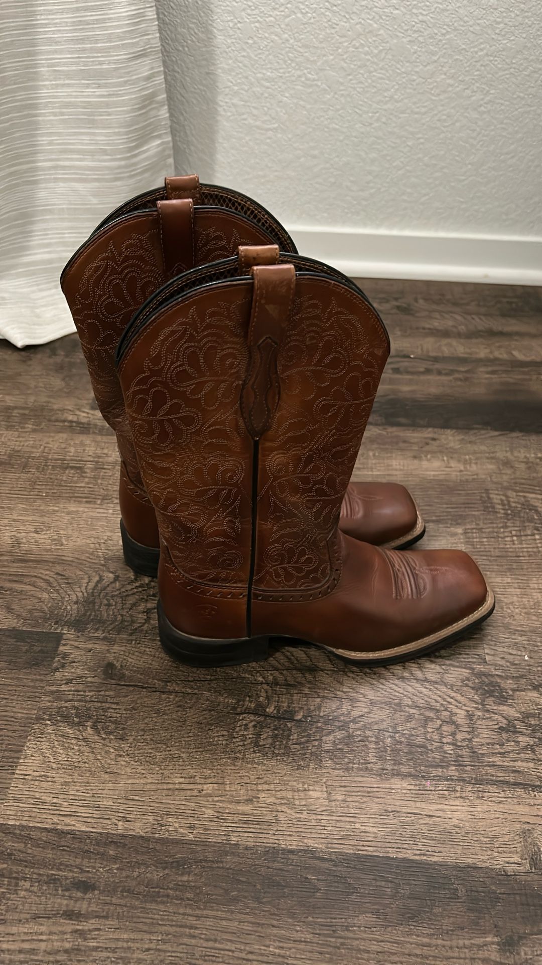 ARIAT BOOTS
