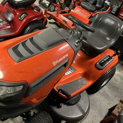2015 Husqvarna YTH22v46 Riding Mower 